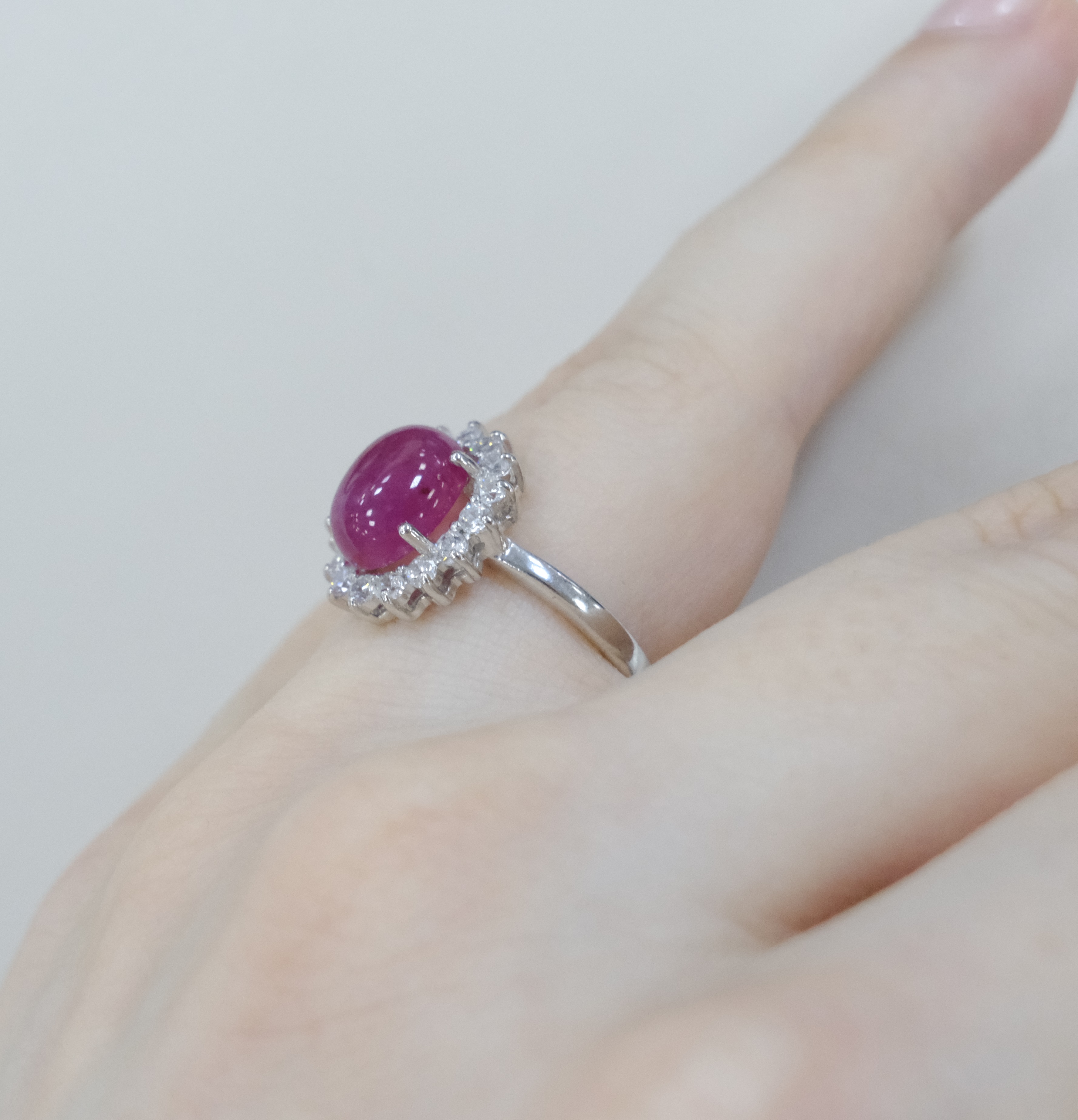 Серебряное кольцо с малиновым жадеитом